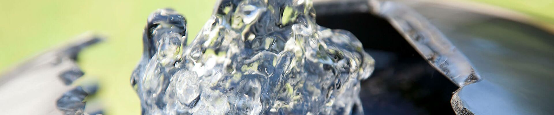 Foto: Wasserspiel im Garten